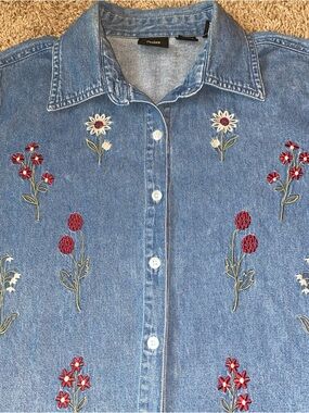 Quizz Again Denim Shirt Women's Size M Embroidered Flowers Long Sleeve Button Up